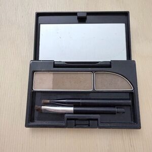 SOFINA AUBE Coutour defining eyebrow compact, slightly used